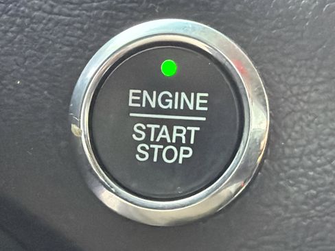 Used 2020 Ford Edge Titanium image 35