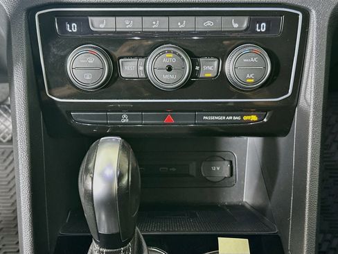 Used 2023 Volkswagen Atlas SE FWD image 23