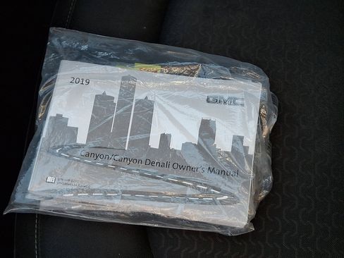 Used 2019 GMC Canyon SLE w/ SLE Convenience Package image 26