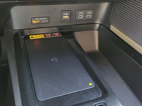 Used 2025 Toyota Camry SE image 24