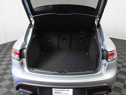 Used 2025 Porsche Macan image 28
