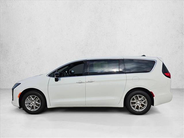 New 2027 Chrysler Pacifica Select FWD image 5