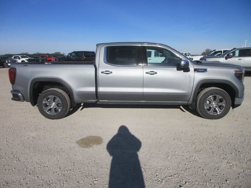 New 2026 GMC Sierra 1500 SLE w/ X31 Off-Road Package image 3