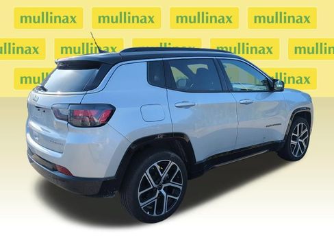Used 2025 Jeep Compass Limited w/ Elite Group AWD/4WD image 6