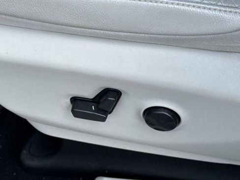 Used 2021 Chrysler Pacifica Touring-L w/ Premium & Safety Sphere Group image 36