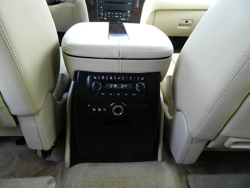 Used 2007 Cadillac Escalade AWD w/ Information Package image 19