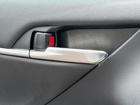 Used 2024 Toyota Camry SE FWD image 7