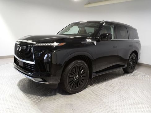 Certified 2026 INFINITI QX80 Luxe w/ Cargo Package AWD/4WD image 4