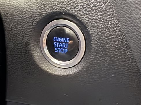 Used 2022 Toyota Corolla XLE FWD image 18