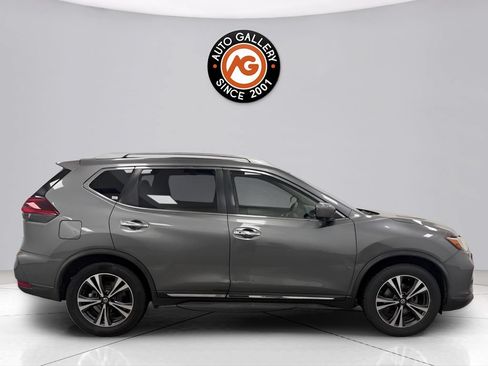 Used 2018 Nissan Rogue SL FWD image 2