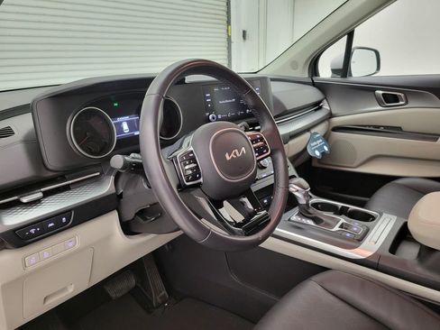 Used 2024 Kia Carnival LX image 30