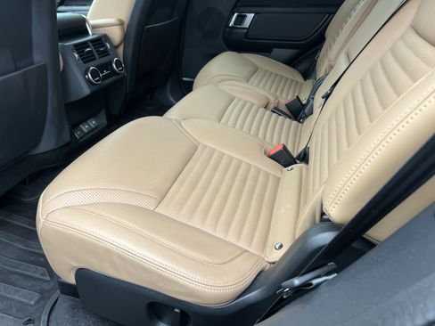 Certified 2023 Land Rover Discovery HSE R-Dynamic AWD/4WD image 32