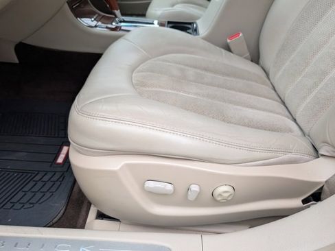 Used 2009 Buick Lucerne Super image 25