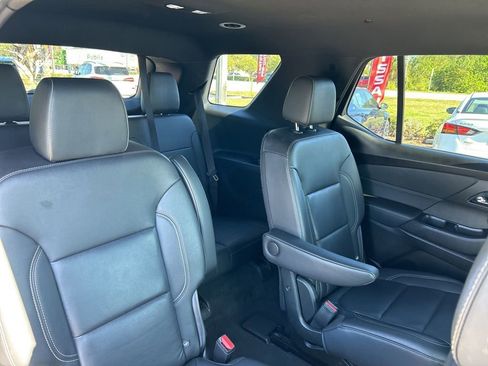 Used 2022 Chevrolet Traverse LT image 44