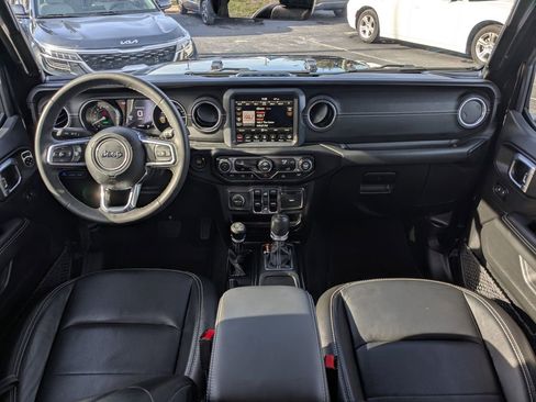 Used 2023 Jeep Wrangler Unlimited Sahara image 13