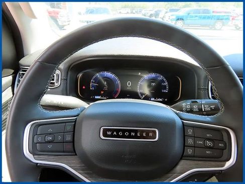 Used 2024 Jeep Wagoneer L Series II w/ Flexible Seating Group AWD/4WD image 16