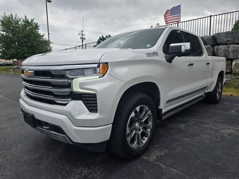 Used 2024 Chevrolet Silverado 1500 High Country w/ Z71 Off-Road Package AWD/4WD image 8