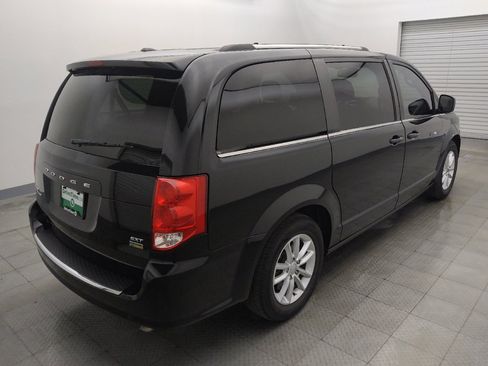 Used 2019 Dodge Grand Caravan SXT w/ Driver Convenience Group FWD image 9