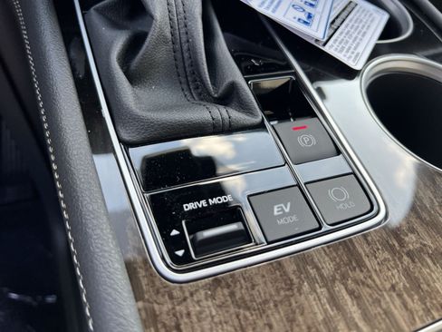 New 2026 Toyota Sienna Platinum AWD/4WD image 25