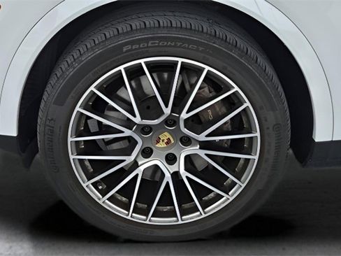 Used 2023 Porsche Cayenne image 10
