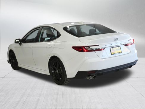 Certified 2025 Toyota Camry SE image 5