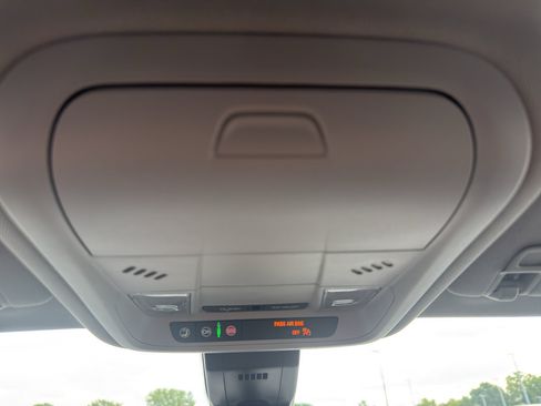 Used 2023 Chevrolet Equinox LT AWD/4WD image 23