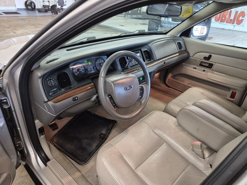 Used 2007 Ford Crown Victoria LX RWD image 13