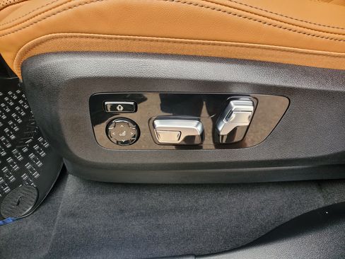 New 2027 BMW X7 xDrive40i w/ Executive Package AWD/4WD image 10