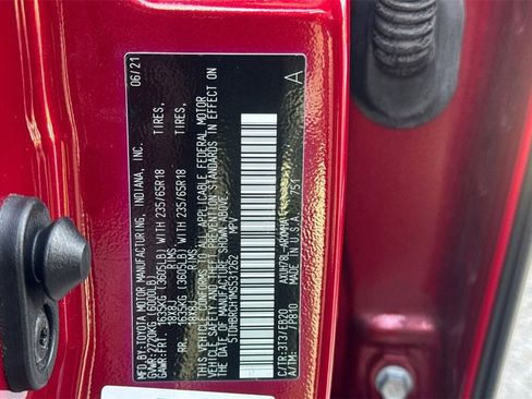 Certified 2021 Toyota Highlander XLE image 29