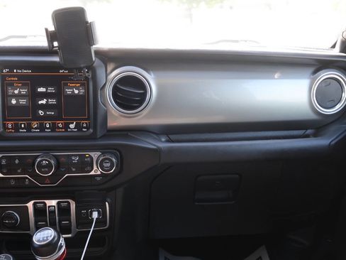 Used 2018 Jeep Wrangler Unlimited Sahara image 25