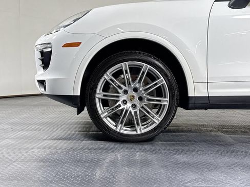 Certified 2018 Porsche Cayenne Platinum Edition AWD/4WD image 30