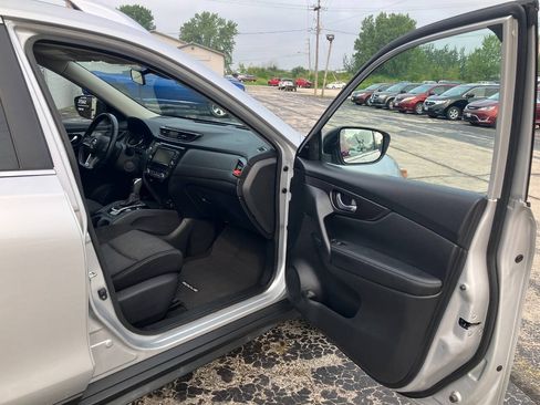 Used 2020 Nissan Rogue SV FWD image 13