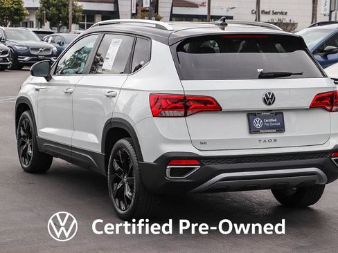 Used 2023 Volkswagen Taos SE w/ Panoramic Sunroof Package FWD image 9