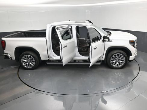 Used 2024 GMC Sierra 1500 Denali w/ Denali Reserve Package AWD/4WD image 18