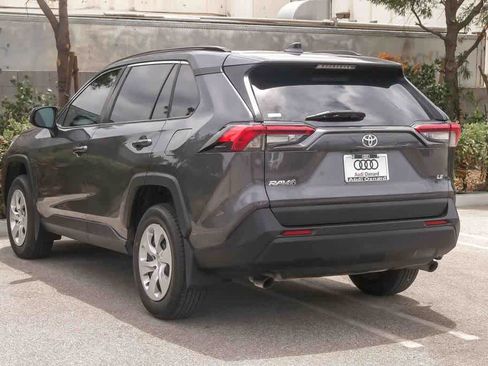 Used 2019 Toyota RAV4 LE FWD image 8
