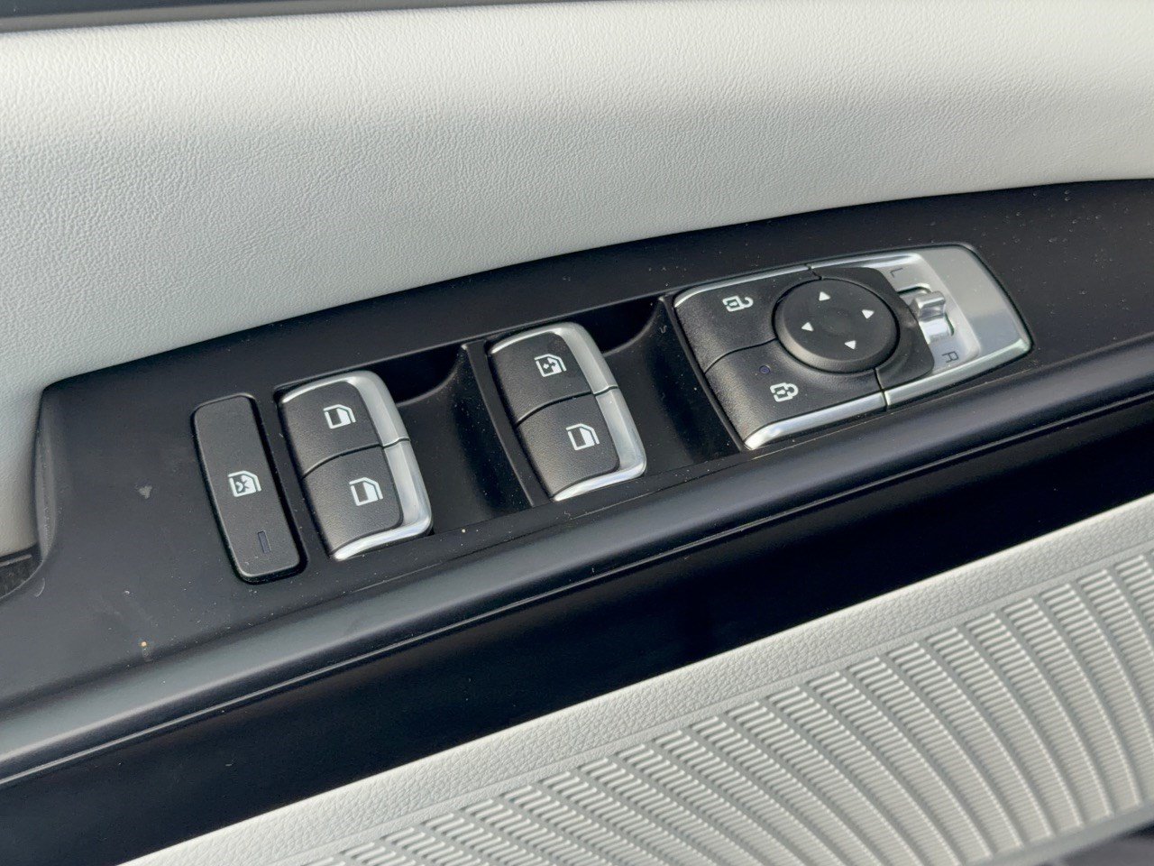 Used 2024 Kia Carnival LX FWD image 15