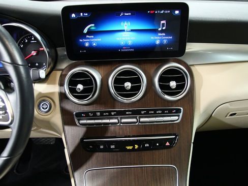 Certified 2022 Mercedes-Benz GLC 300 image 20