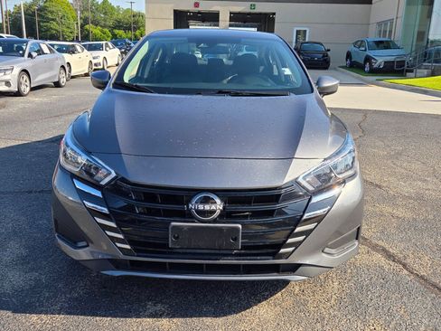 Used 2024 Nissan Versa SV FWD image 2