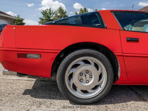 Used 1996 Chevrolet Corvette Coupe RWD image 10