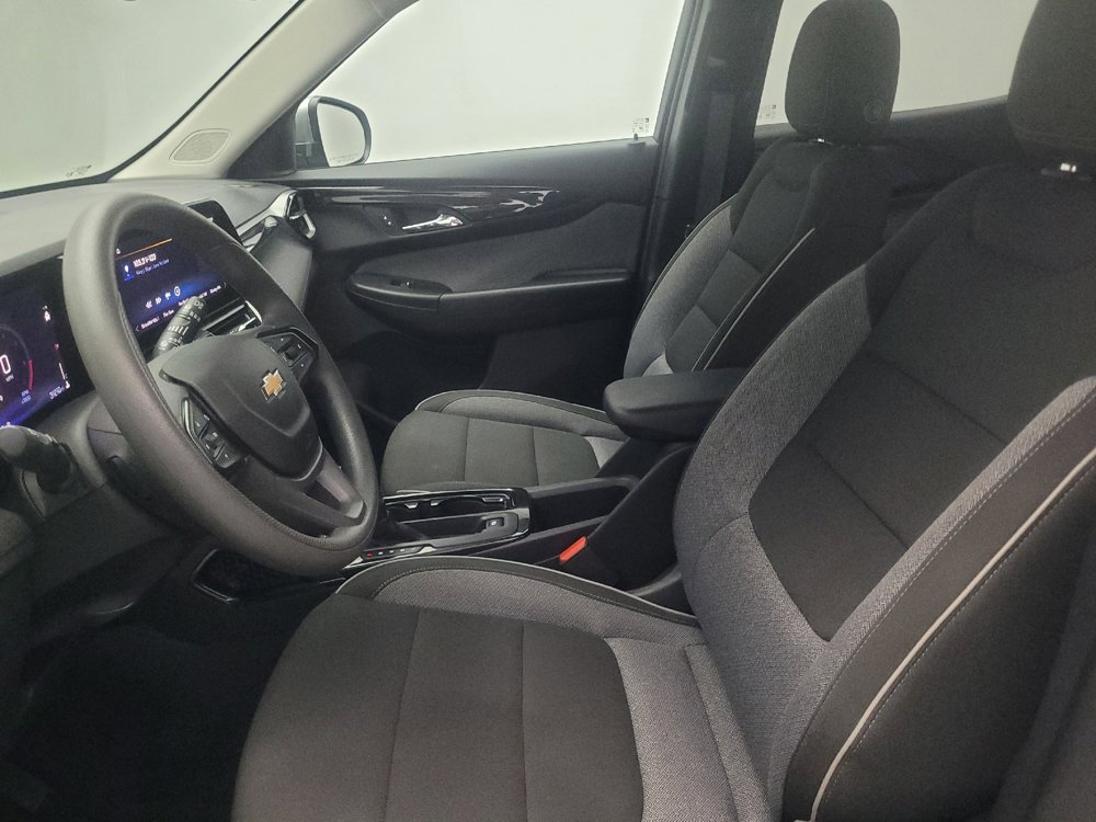 Used 2025 Chevrolet TrailBlazer LT AWD/4WD image 17
