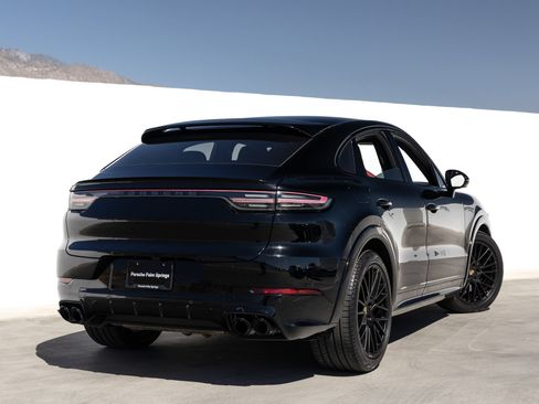 Certified 2022 Porsche Cayenne GTS AWD/4WD image 7