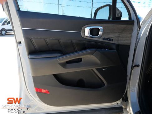 Used 2023 Kia Sorento SX Prestige image 18