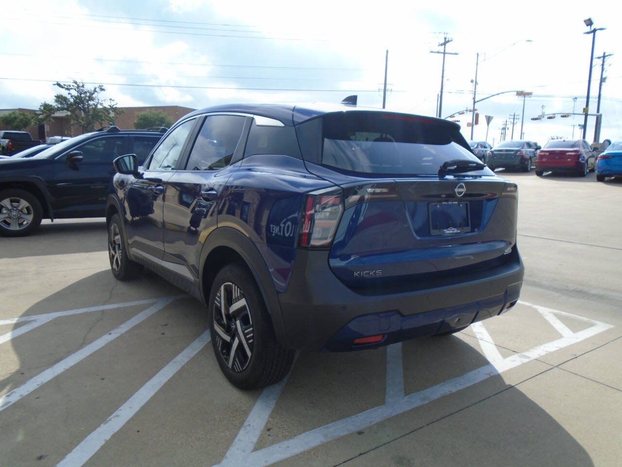 Used 2025 Nissan Kicks SV FWD image 7