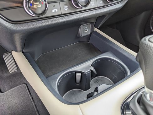 Used 2023 Honda HR-V LX image 18