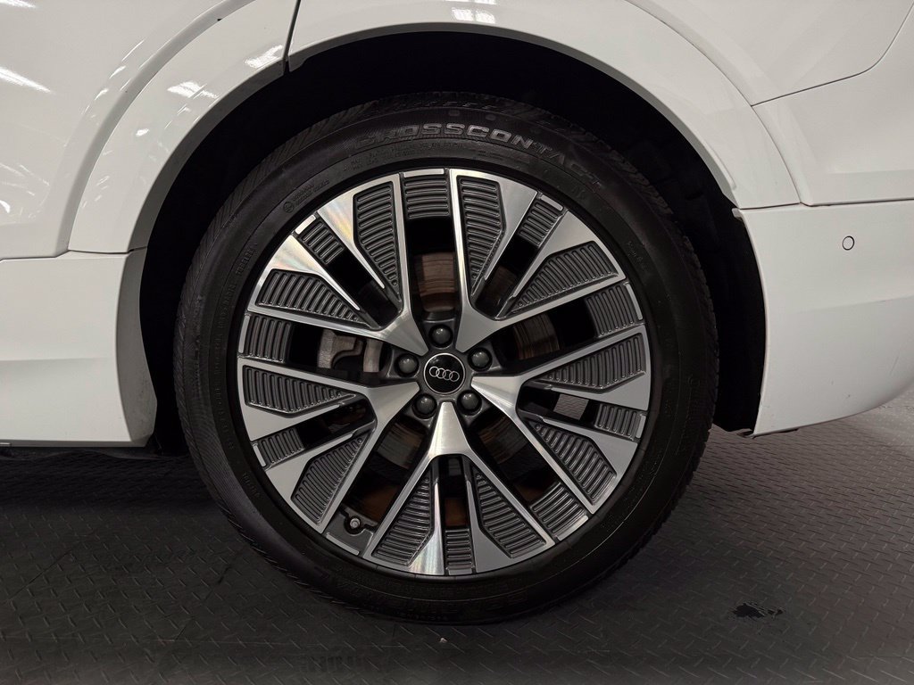 Used 2024 Audi Q8 e-tron Prestige w/ Prestige Package AWD/4WD image 7