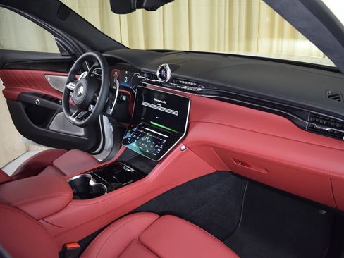 New 2025 Maserati Grecale Folgore image 25