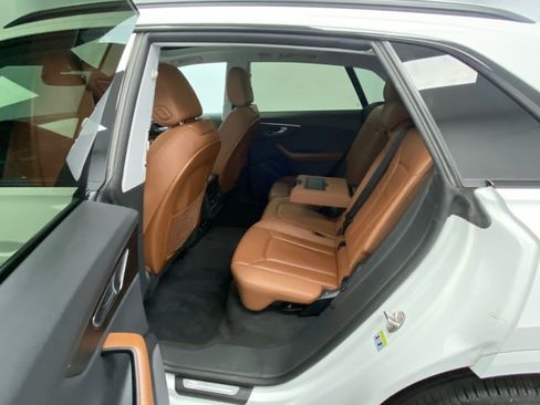 Used 2022 Audi Q8 Premium AWD/4WD image 36