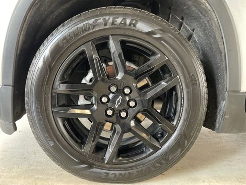 Used 2021 Chevrolet Traverse LT image 13