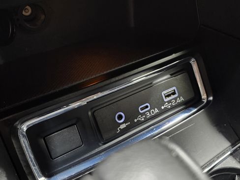 Used 2025 Subaru Ascent Premium image 8