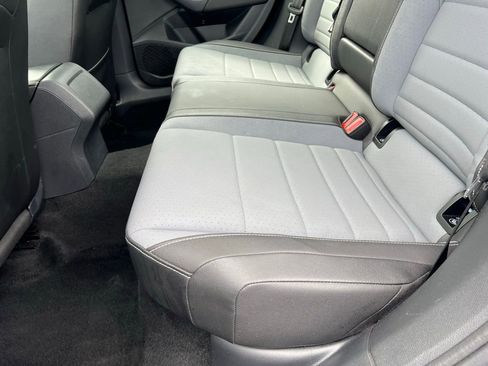 Used 2025 Volkswagen Jetta SE image 18